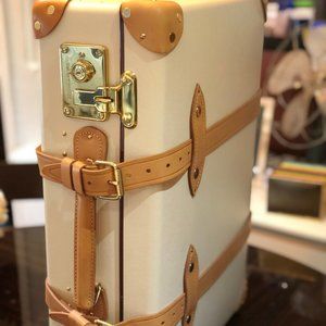 Brand New GOBE TROTTER Safari 21 inch Ivory Genuin